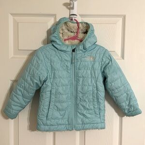 The North Face Girls 2T Reversible Puffer Fleece Jacket
